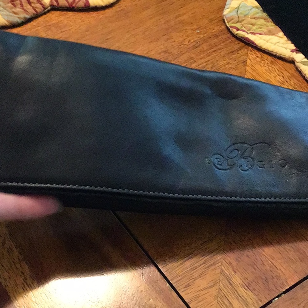 Leeds leather jewelry pouch
